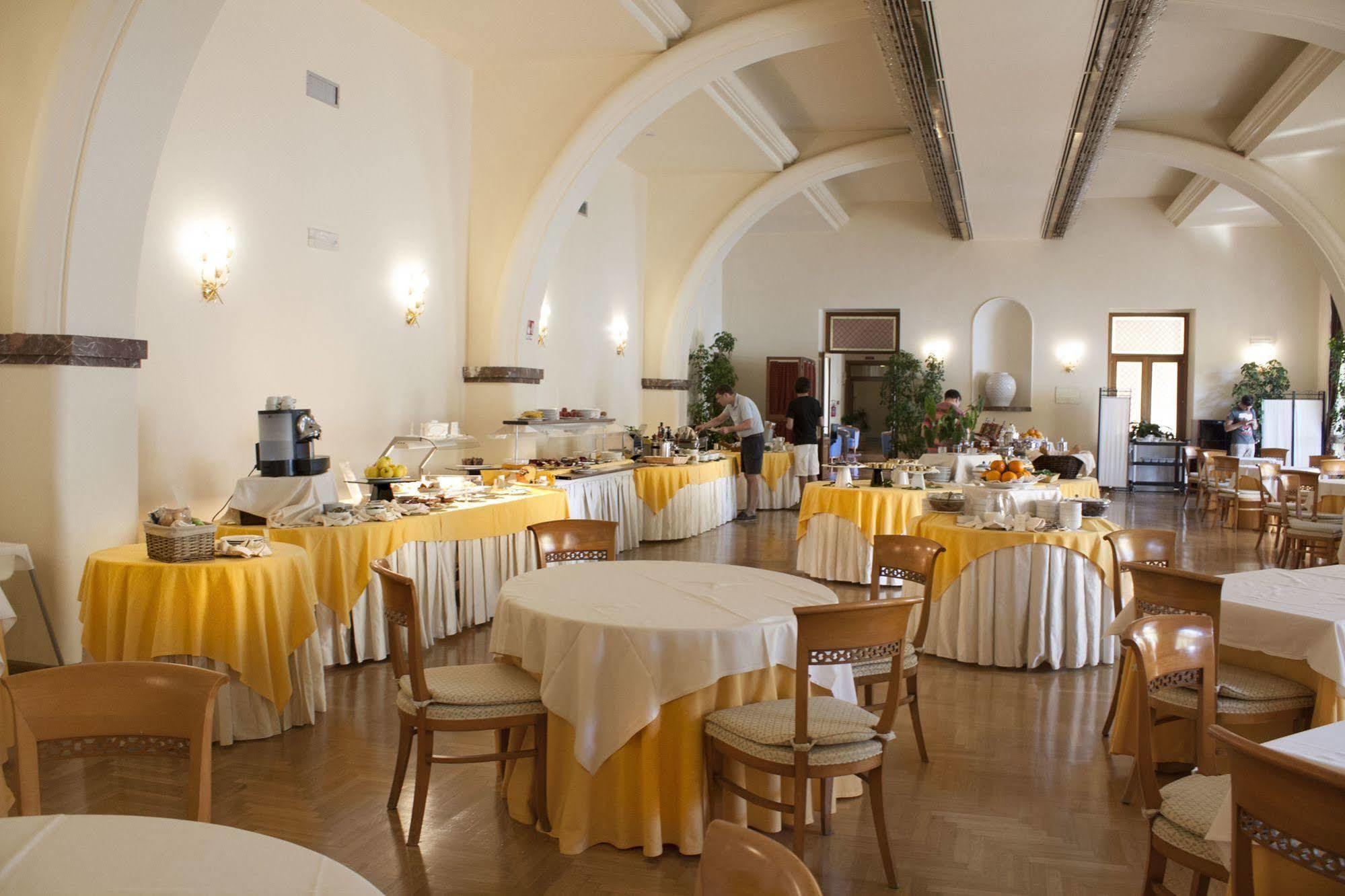 Grand Hotel Miramare Taormina Bagian luar foto